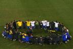 [组图]联合会杯巴西卫冕 队员赛后激动集体祈祷