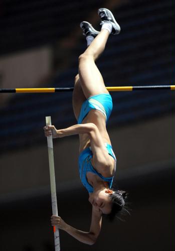 [组图]全国田径锦标赛李玲获得撑杆跳高冠军